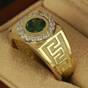 Classic Men's Golden Ring with Green Gemstone Sz 7
